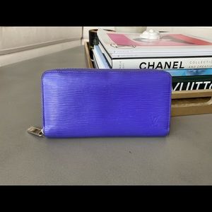 Authentic Louis Vuitton Zippy Epi Leather wallet